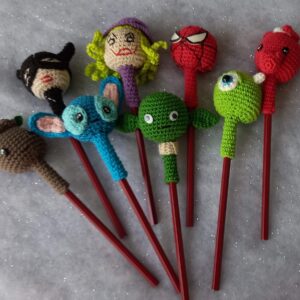 embout de crayons personnages au crochet