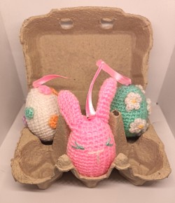 Oeuf décoratif au crochet